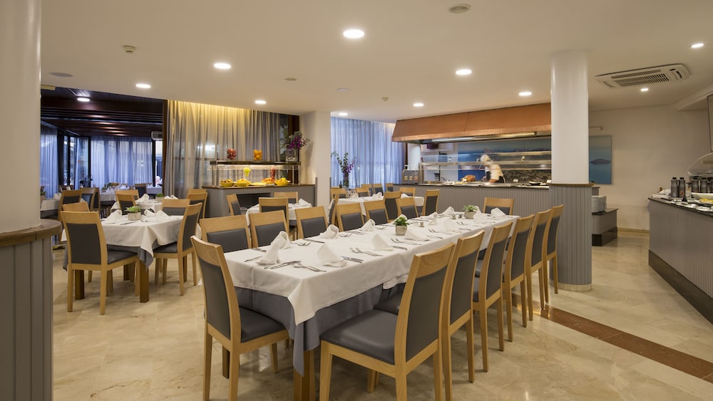 Aparthotel Duva & Spa — Restaurant & bars in Puerto Pollensa, Balearic Islands
