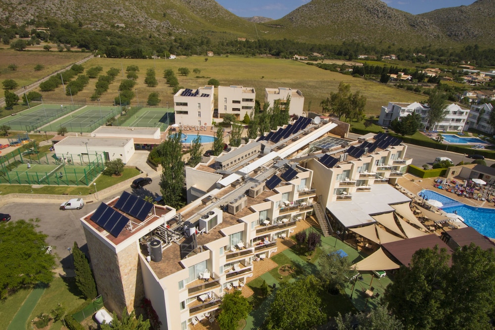 Aparthotel Duva & Spa — Hotel building in Puerto Pollensa, Balearic Islands