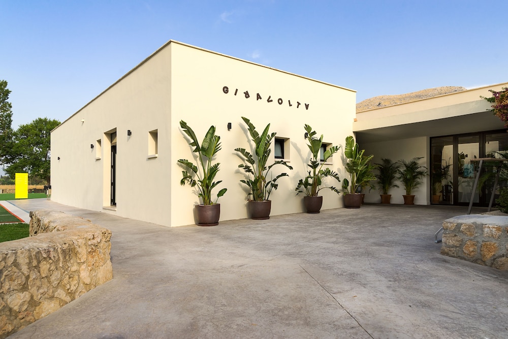Aparthotel Duva & Spa — Hotel building in Puerto Pollensa, Balearic Islands