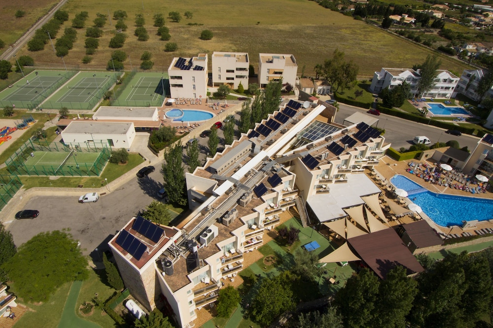 Aparthotel Duva & Spa — Hotel building in Puerto Pollensa, Balearic Islands