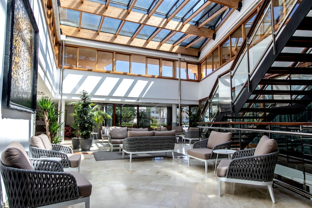 Aparthotel Duva & Spa — Hotel building in Puerto Pollensa, Balearic Islands