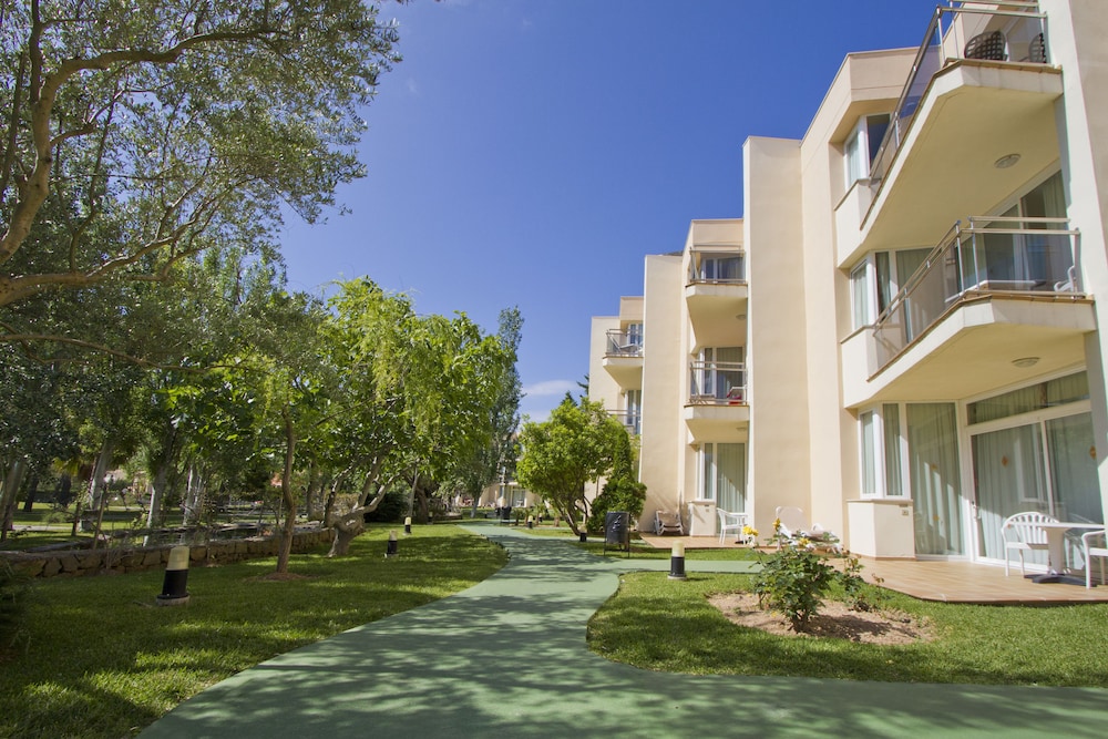 Aparthotel Duva & Spa — Hotel building in Puerto Pollensa, Balearic Islands