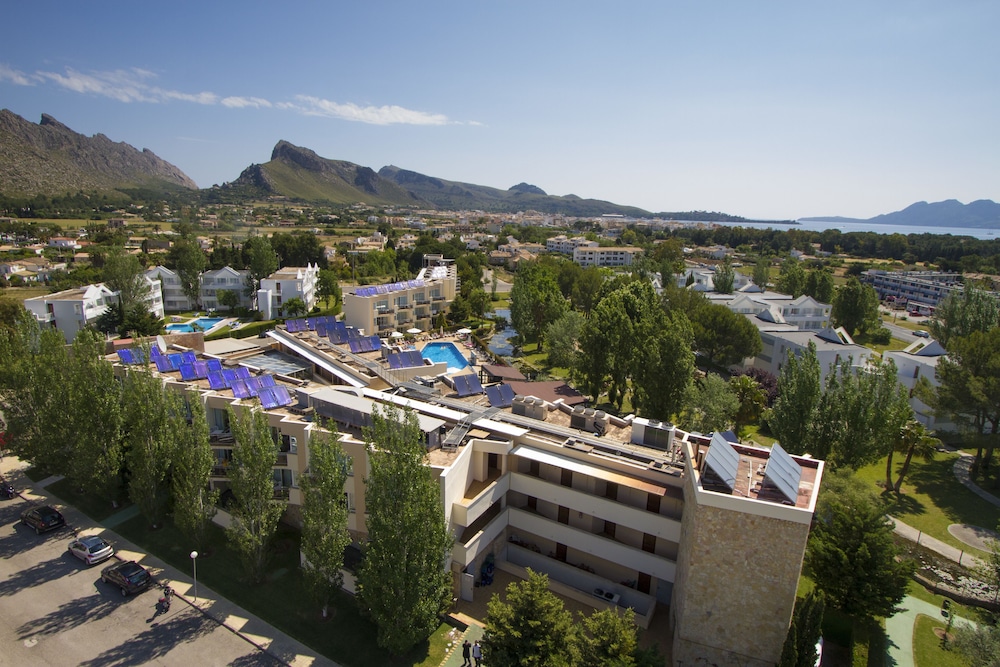 Aparthotel Duva & Spa — Hotel building in Puerto Pollensa, Balearic Islands