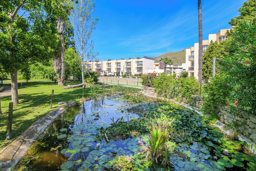 Aparthotel Duva & Spa — Hotel building in Puerto Pollensa, Balearic Islands