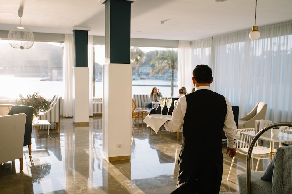 Hotel Eden Soller — Hotel building in Puerto de Soller, Balearic Islands
