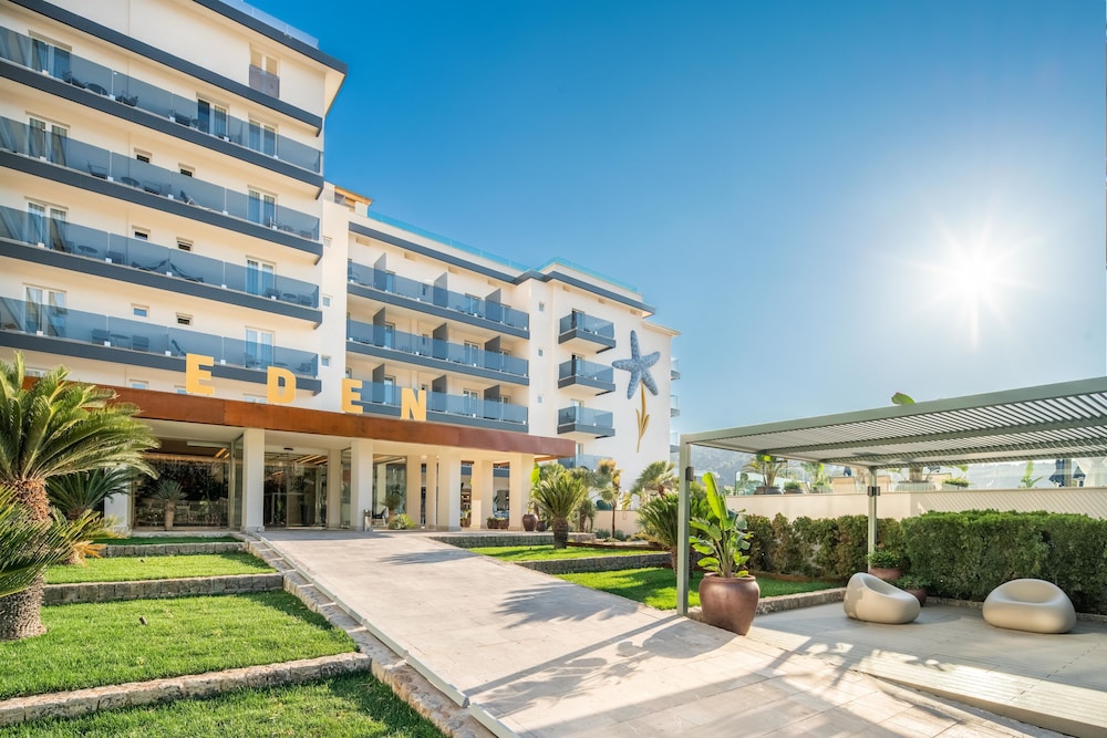 Hotel Eden Soller — Hotel building in Puerto de Soller, Balearic Islands