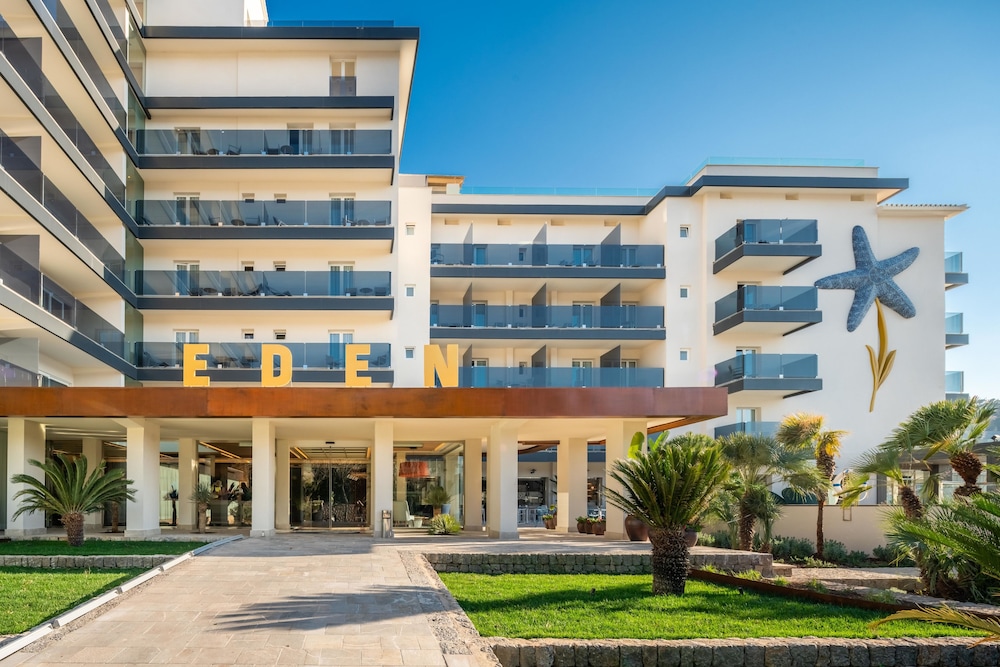 Hotel Eden Soller — Hotel building in Puerto de Soller, Balearic Islands