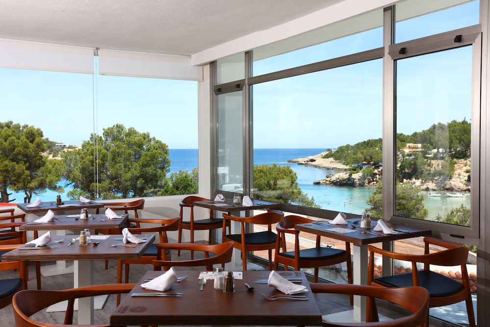 Sandos El Greco Hotel - Adults Only — Restaurant & bars in Portinatx, Balearic Islands