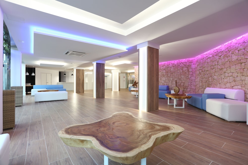 Sandos El Greco Hotel - Adults Only — Hotel building in Portinatx, Balearic Islands
