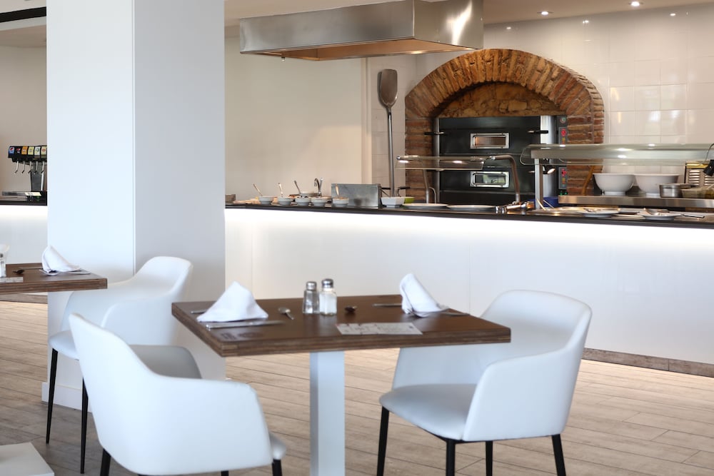 Sandos El Greco Hotel - Adults Only — Restaurant & bars in Portinatx, Balearic Islands