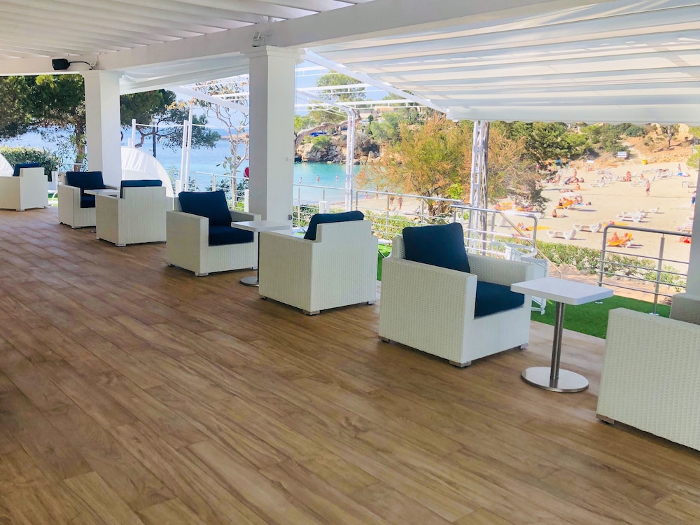 Sandos El Greco Hotel - Adults Only — Restaurant & bars in Portinatx, Balearic Islands