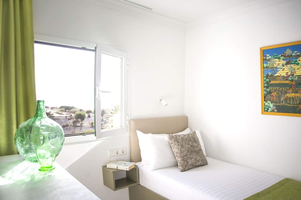 El Guarapo Apartamentos — Hotel rooms in Costa Teguise, Canary Islands