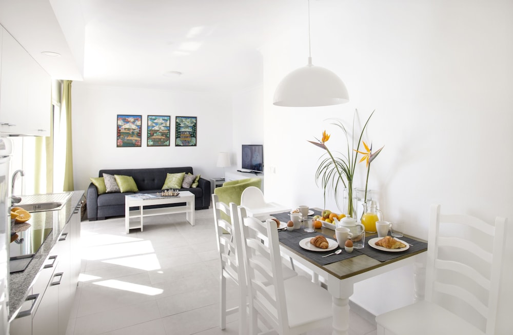 El Guarapo Apartamentos — Hotel rooms in Costa Teguise, Canary Islands