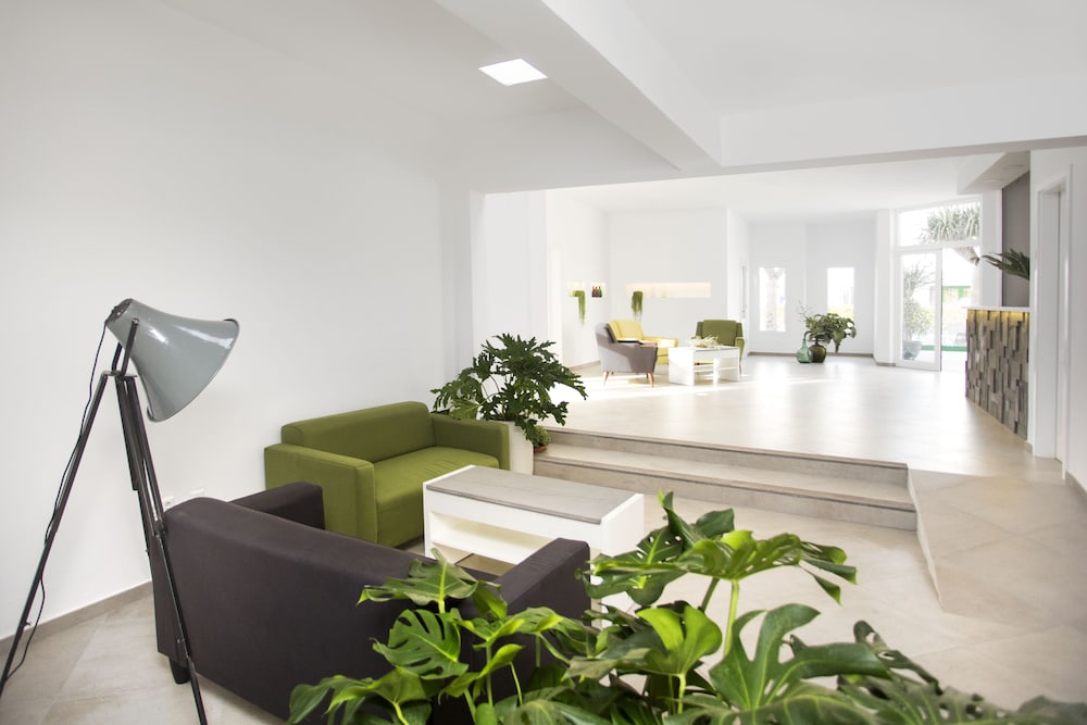 El Guarapo Apartamentos — Hotel building in Costa Teguise, Canary Islands