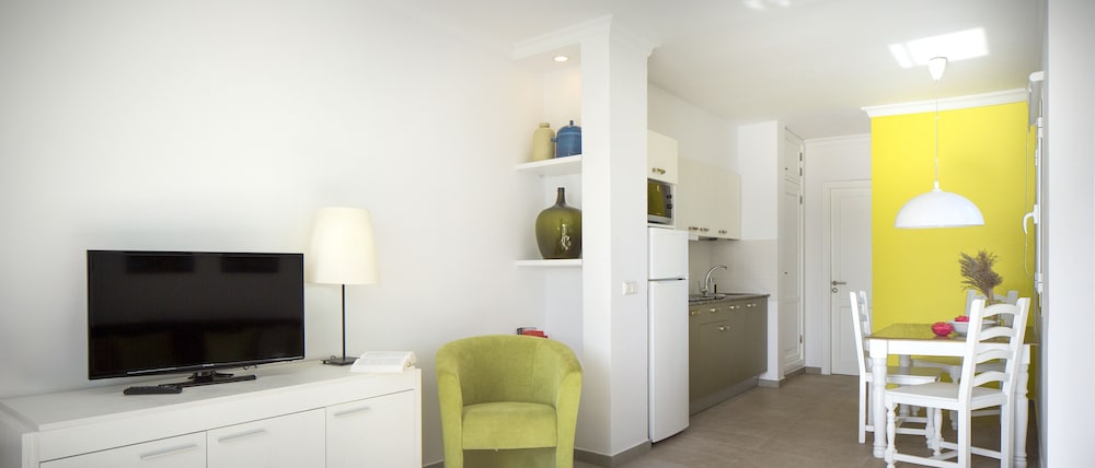 El Guarapo Apartamentos — Hotel rooms in Costa Teguise, Canary Islands