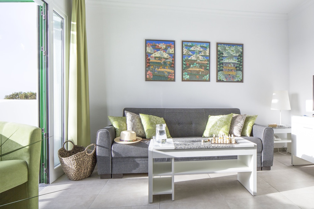 El Guarapo Apartamentos — Hotel rooms in Costa Teguise, Canary Islands