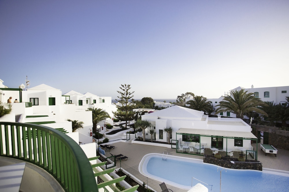 El Guarapo Apartamentos — Swimming pool in Costa Teguise, Canary Islands