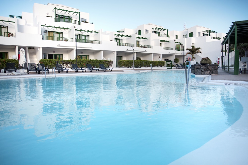 El Guarapo Apartamentos — Swimming pool in Costa Teguise, Canary Islands