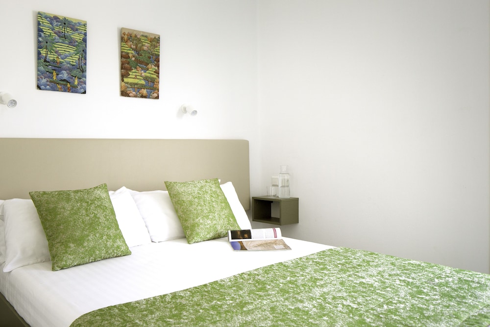 El Guarapo Apartamentos — Hotel rooms in Costa Teguise, Canary Islands