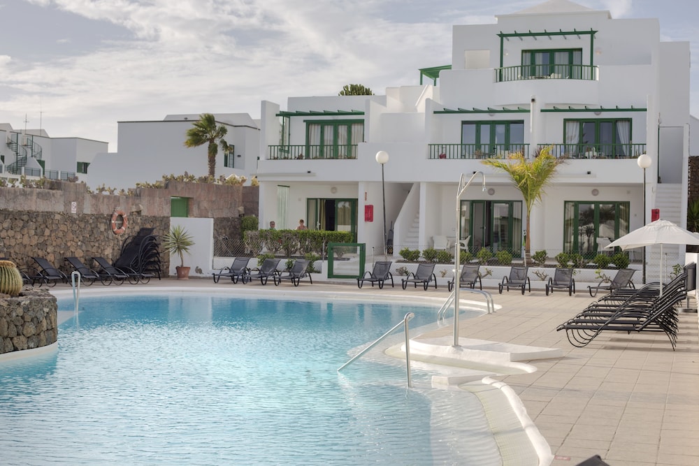 El Guarapo Apartamentos — Swimming pool in Costa Teguise, Canary Islands