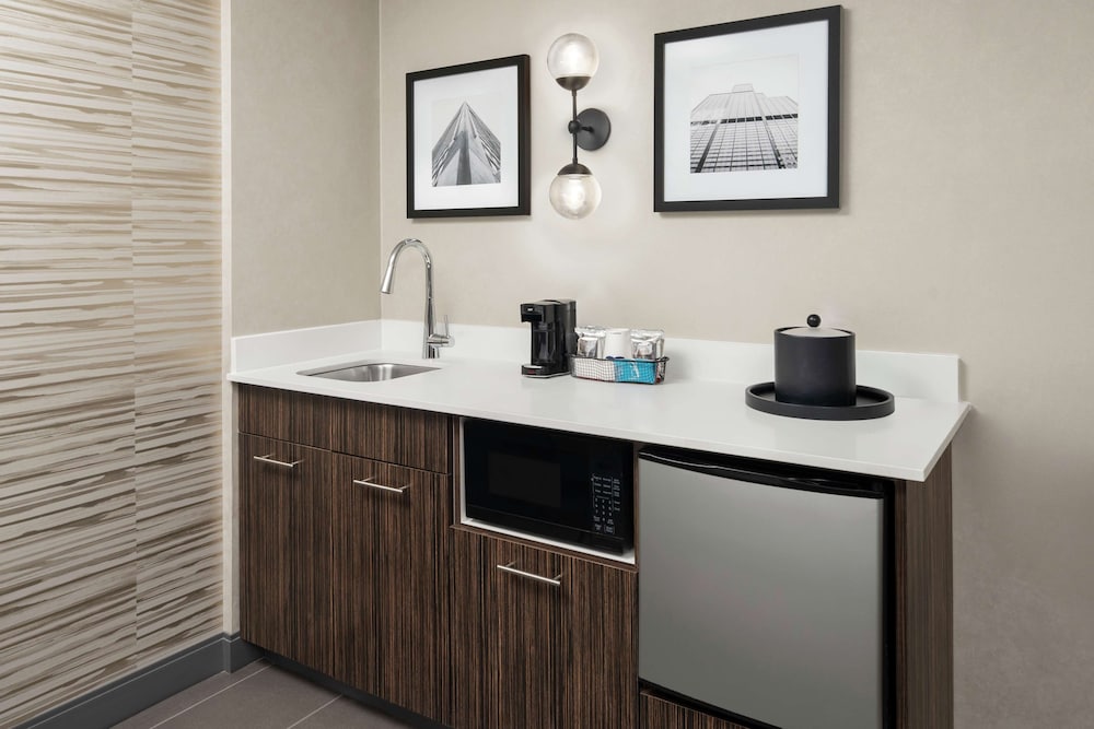 Hampton Inn & Suites Chicago Downtown — Hotel rooms in Chicago, Illinois