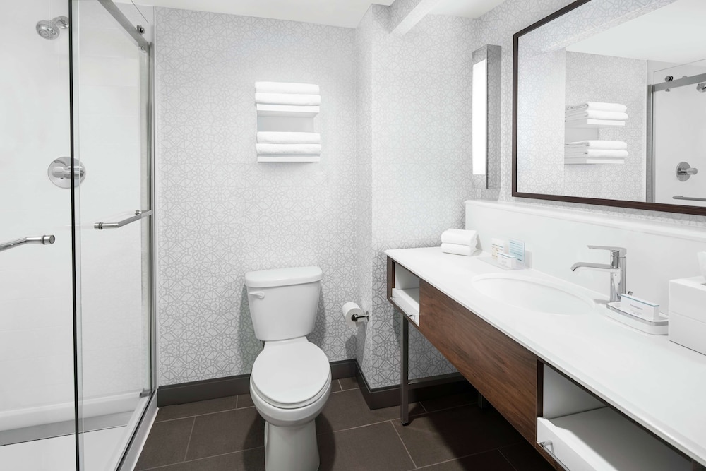 Hampton Inn & Suites Chicago Downtown — Hotel rooms in Chicago, Illinois