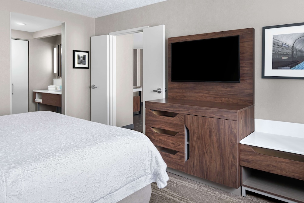 Hampton Inn & Suites Chicago Downtown — Hotel rooms in Chicago, Illinois