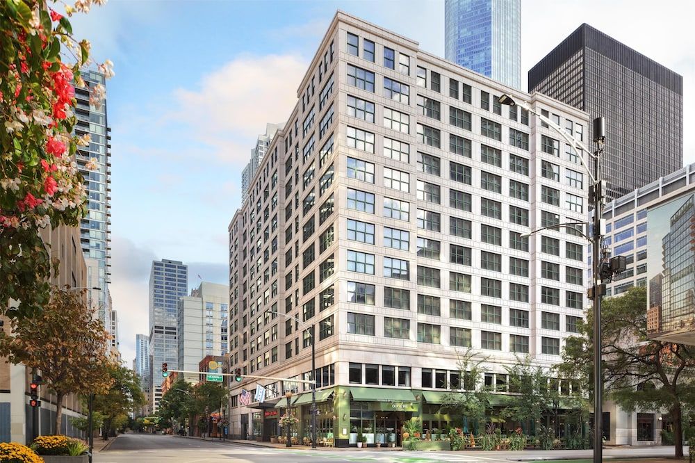 Hampton Inn & Suites Chicago Downtown image