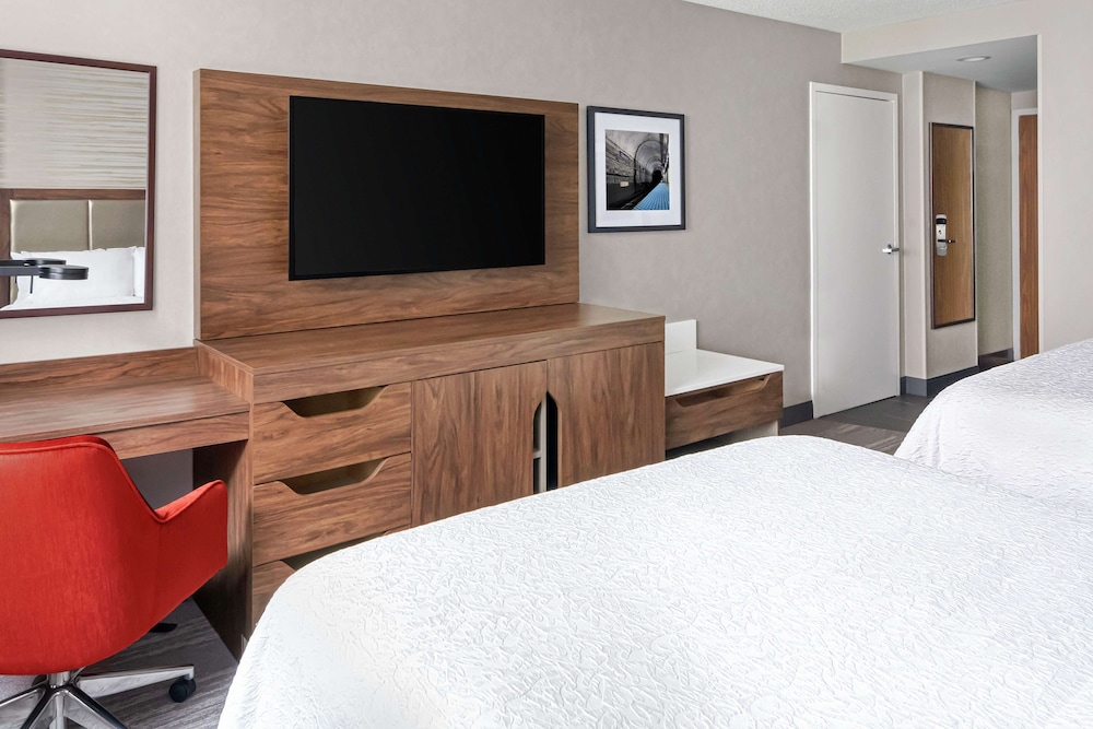 Hampton Inn & Suites Chicago Downtown — Hotel rooms in Chicago, Illinois