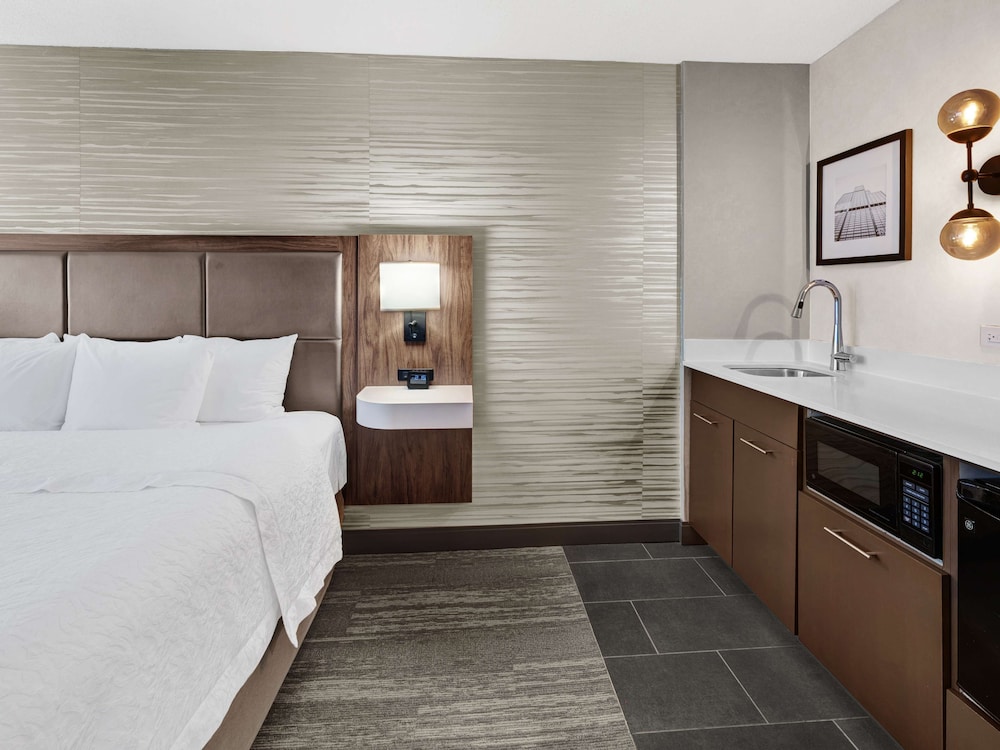 Hampton Inn & Suites Chicago Downtown — Hotel rooms in Chicago, Illinois