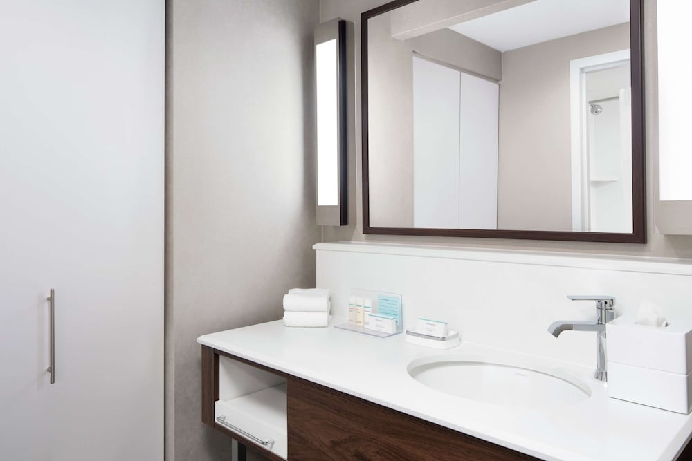 Hampton Inn & Suites Chicago Downtown — Hotel rooms in Chicago, Illinois