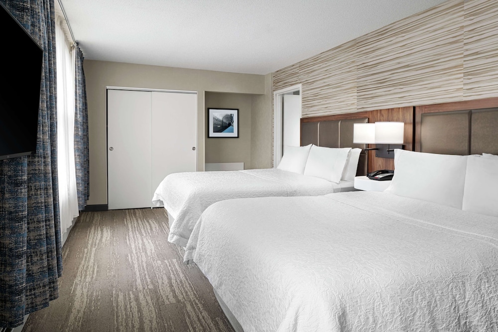 Hampton Inn & Suites Chicago Downtown — Hotel rooms in Chicago, Illinois