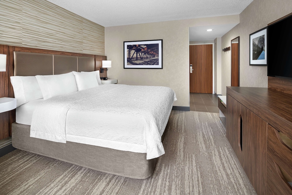 Hampton Inn & Suites Chicago Downtown — Hotel rooms in Chicago, Illinois