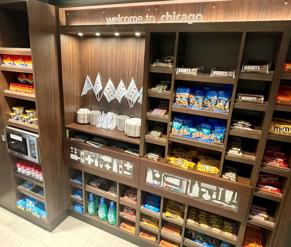 Hampton Inn & Suites Chicago Downtown — Restaurant & bars in Chicago, Illinois