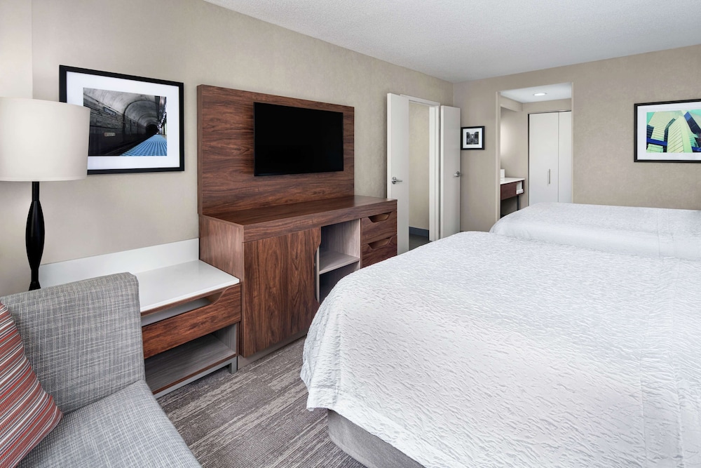 Hampton Inn & Suites Chicago Downtown — Hotel rooms in Chicago, Illinois