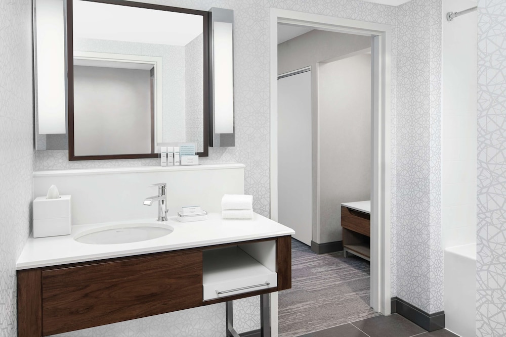 Hampton Inn & Suites Chicago Downtown — Hotel rooms in Chicago, Illinois
