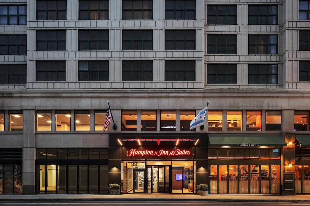 Hampton Inn & Suites Chicago Downtown — Hotel building in Chicago, Illinois