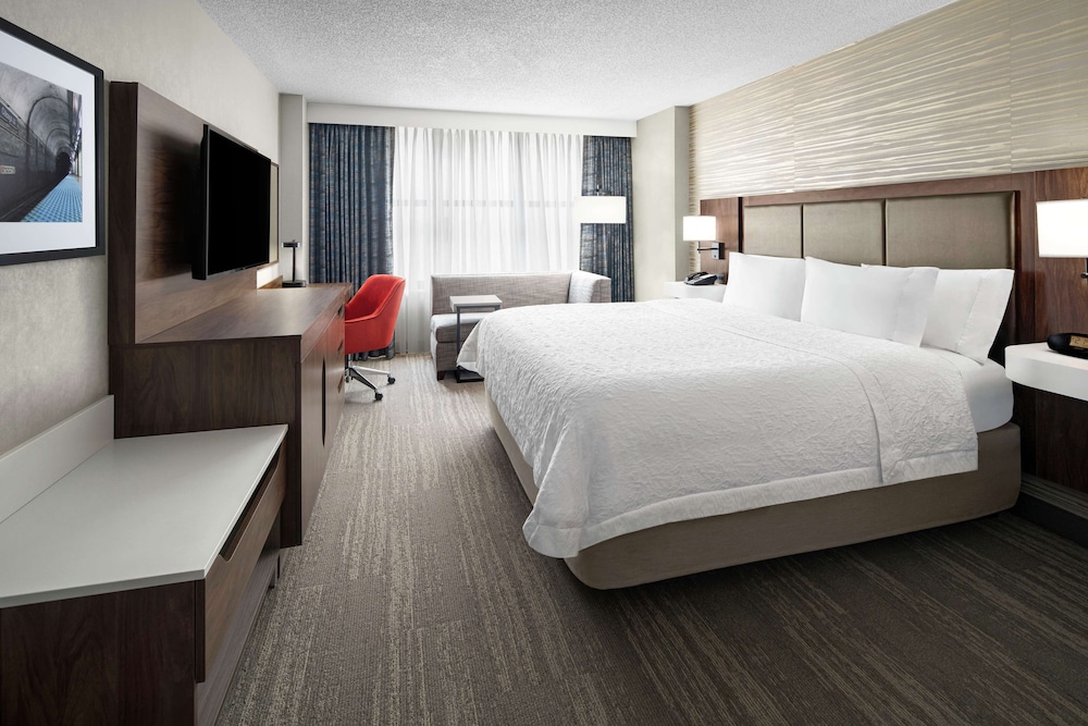Hampton Inn & Suites Chicago Downtown — Hotel rooms in Chicago, Illinois