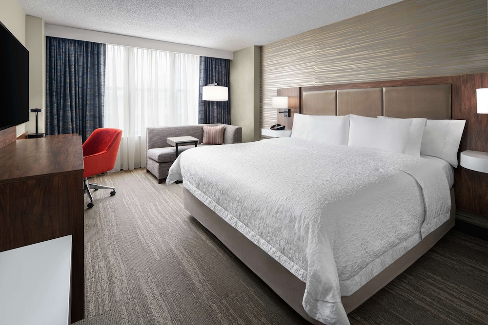 Hampton Inn & Suites Chicago Downtown — Hotel rooms in Chicago, Illinois
