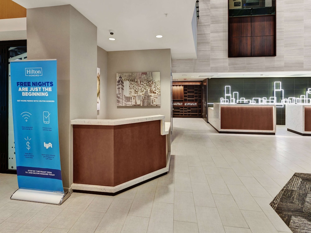 Hampton Inn & Suites Chicago Downtown — Hotel building in Chicago, Illinois