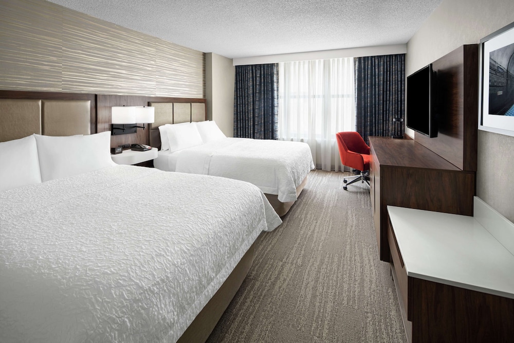Hampton Inn & Suites Chicago Downtown — Hotel rooms in Chicago, Illinois
