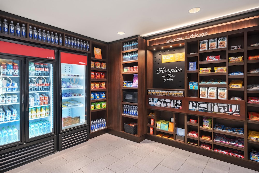 Hampton Inn & Suites Chicago Downtown — Restaurant & bars in Chicago, Illinois