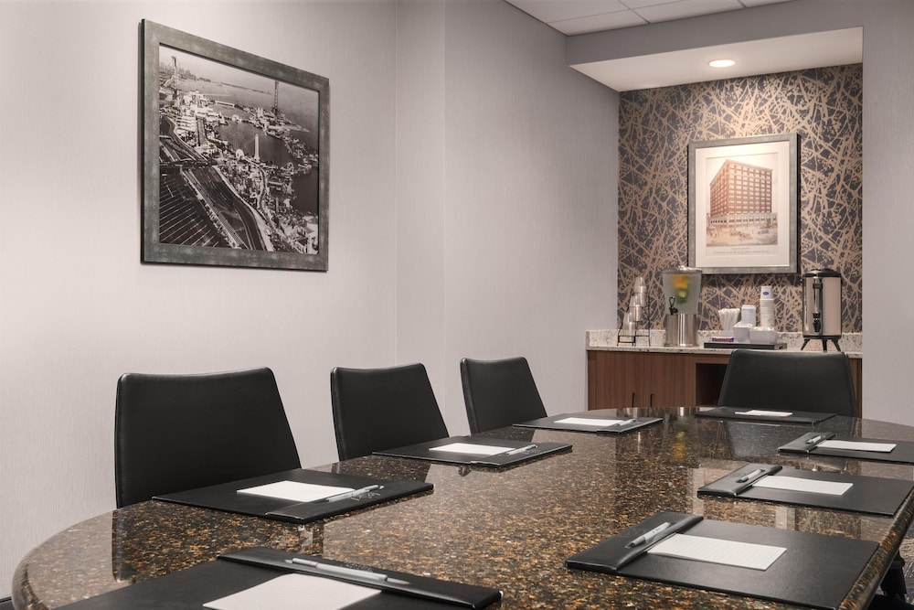 Hampton Inn & Suites Chicago Downtown — Hotel building in Chicago, Illinois