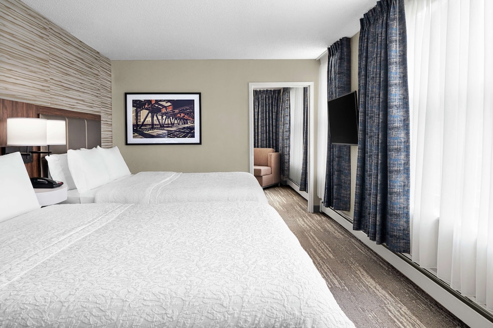 Hampton Inn & Suites Chicago Downtown — Hotel rooms in Chicago, Illinois
