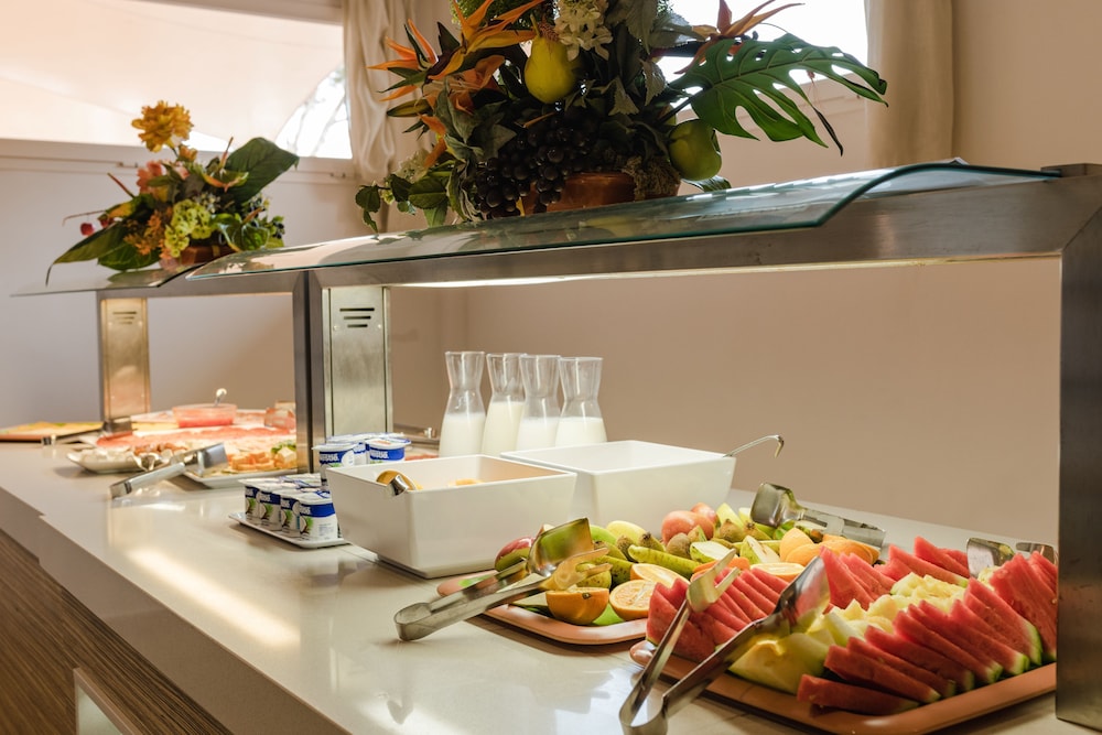 Hotel Apartamentos El Pinar — Restaurant & bars in Santa Eulalia, Balearic Islands