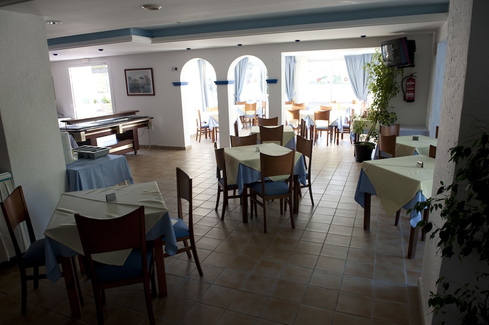 Hotel Apartamentos El Pinar — Restaurant & bars in Santa Eulalia, Balearic Islands