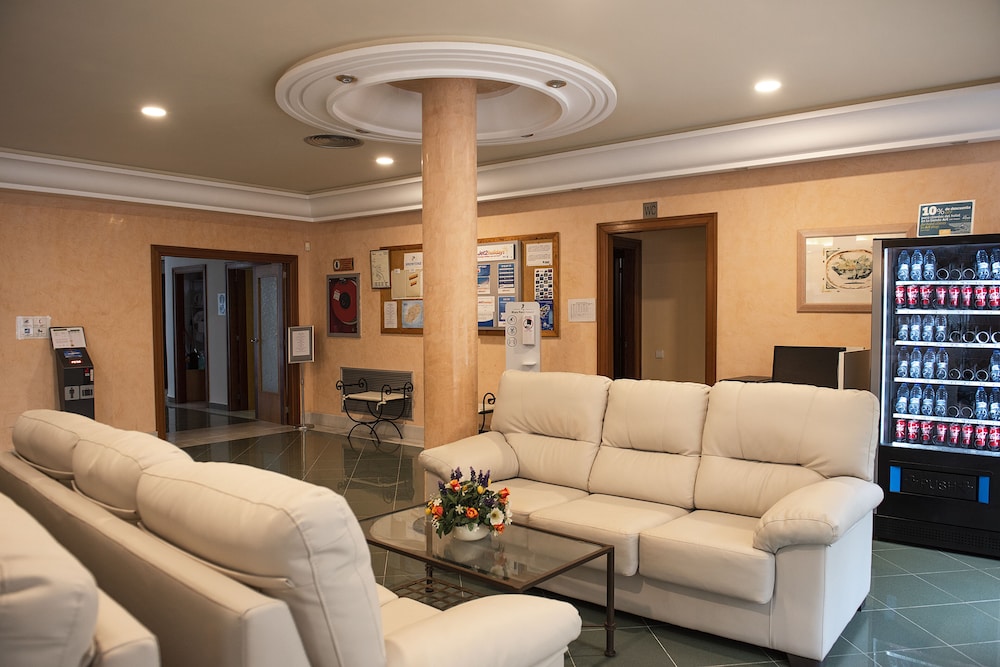 Hotel Apartamentos El Pinar — Hotel building in Santa Eulalia, Balearic Islands