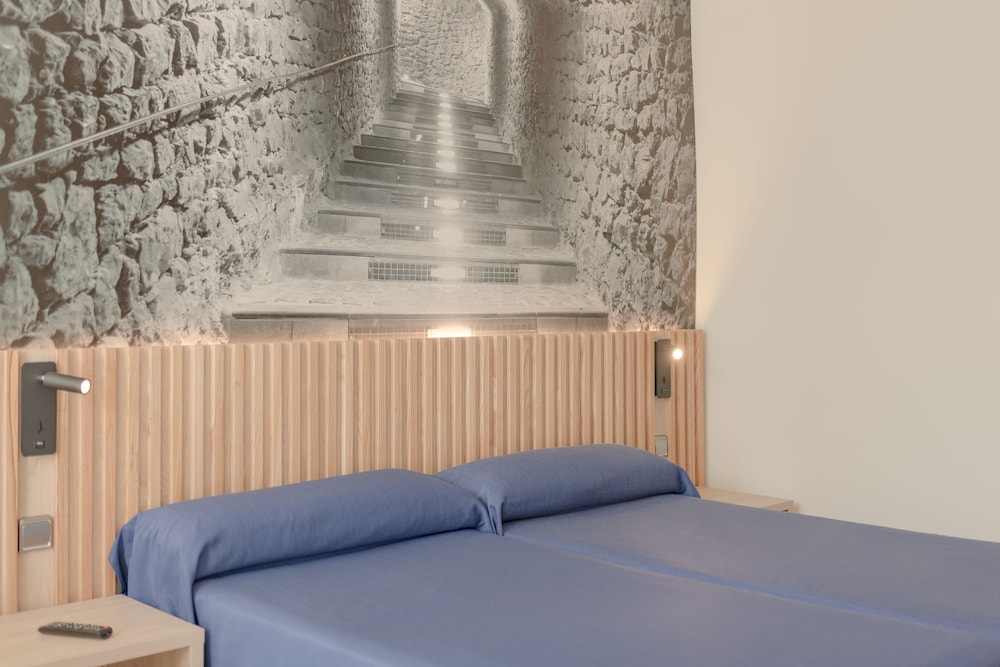 Hotel Apartamentos El Pinar — Hotel rooms in Santa Eulalia, Balearic Islands