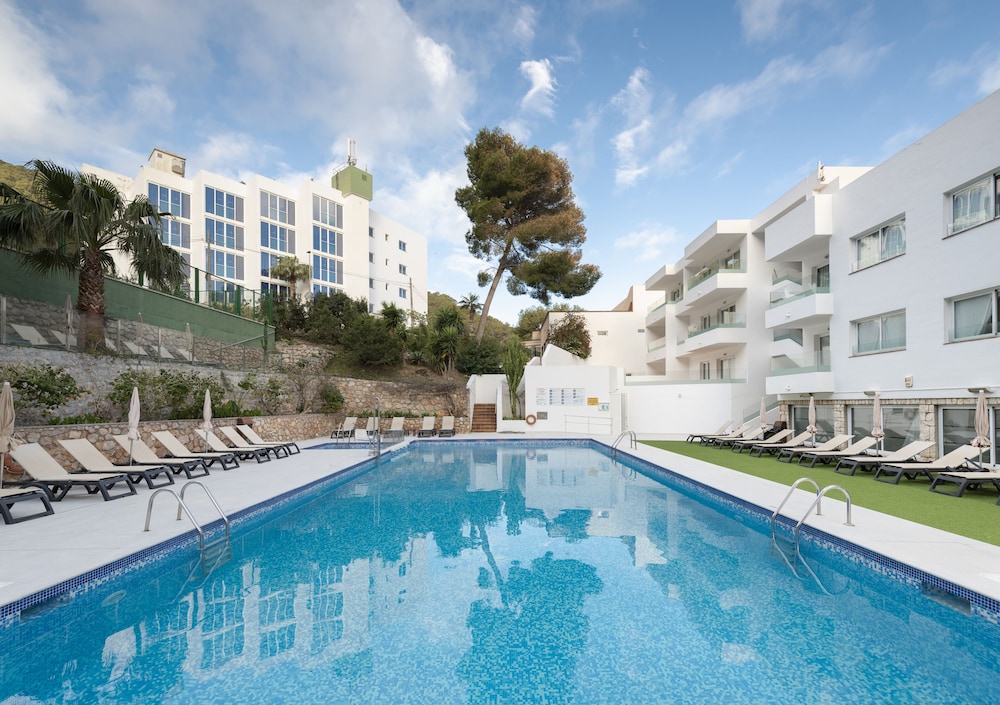 Hotel Apartamentos El Pinar — Swimming pool in Santa Eulalia, Balearic Islands