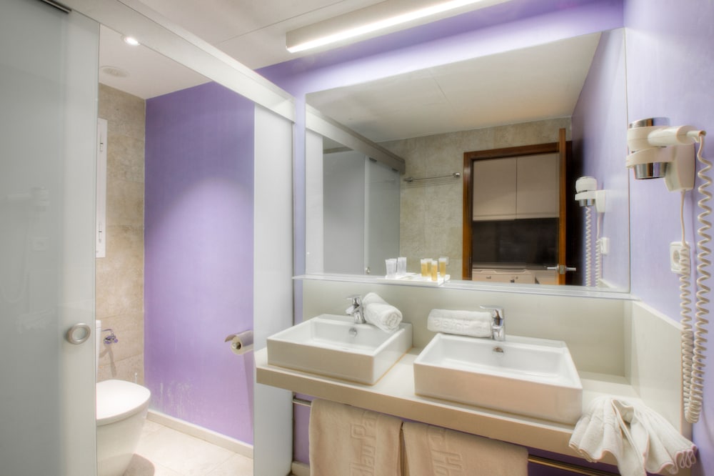 Hotel Apartamentos El Pinar — Hotel rooms in Santa Eulalia, Balearic Islands